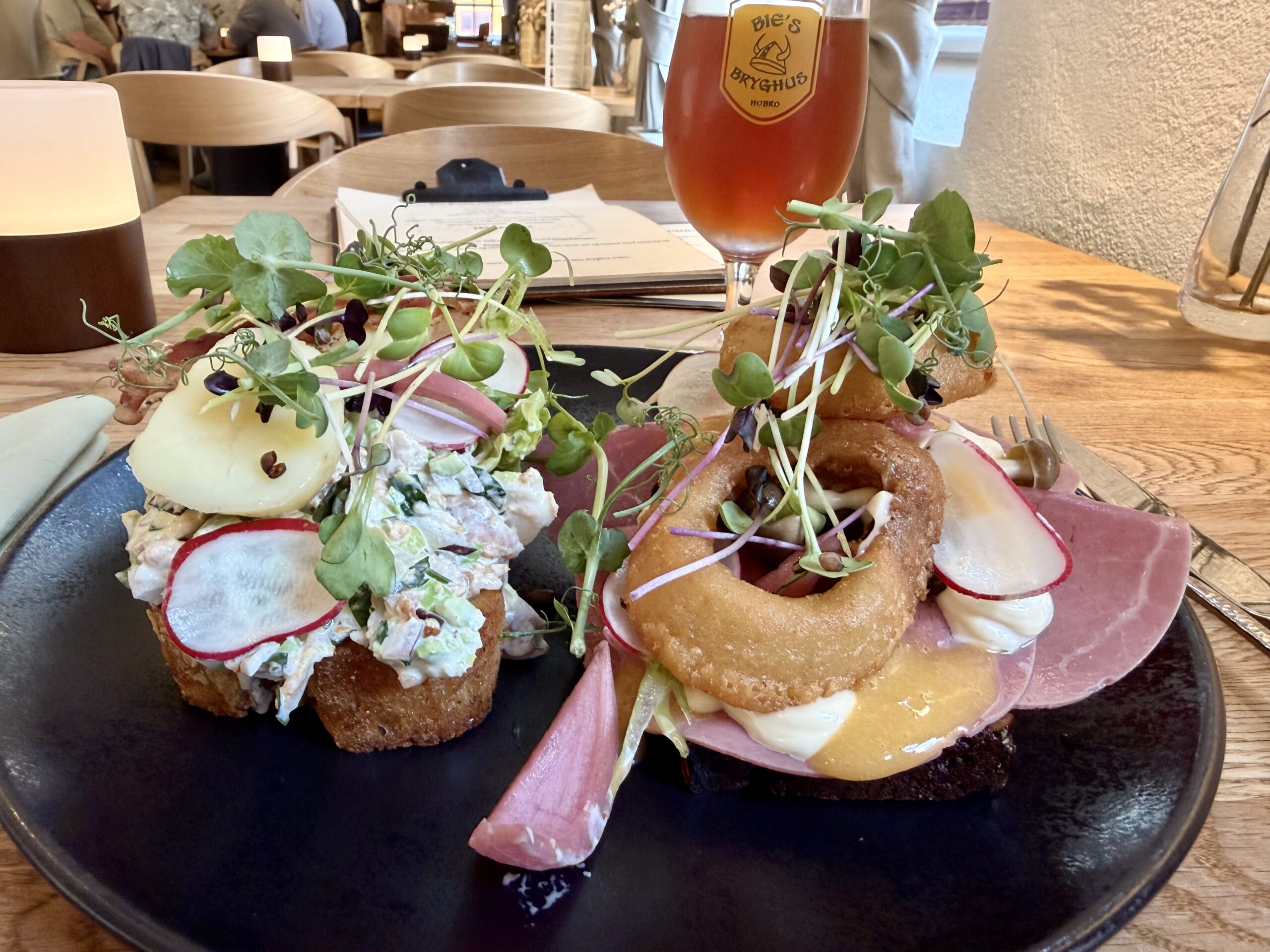 Måske fandt vi allerede i går et bud på årets nordjyske stykke smørrebrød – i Hobro!