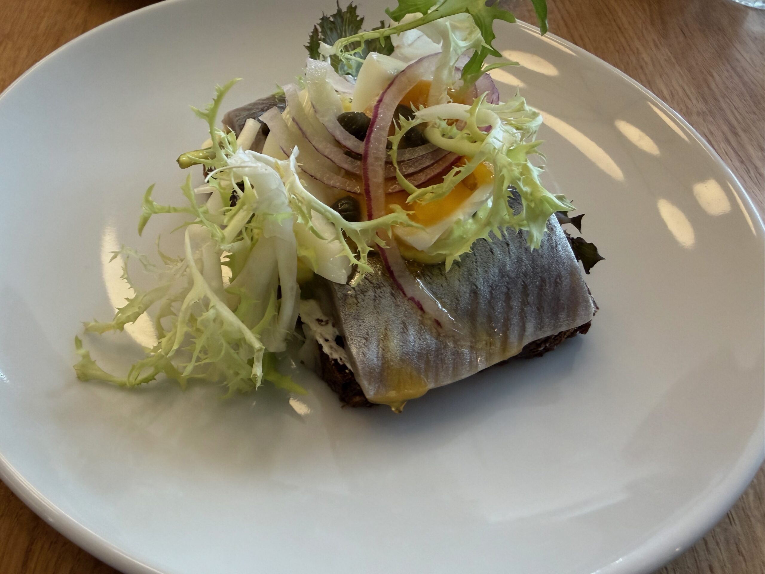 På strandhugst i lækker frokostbuffet i Blokhus